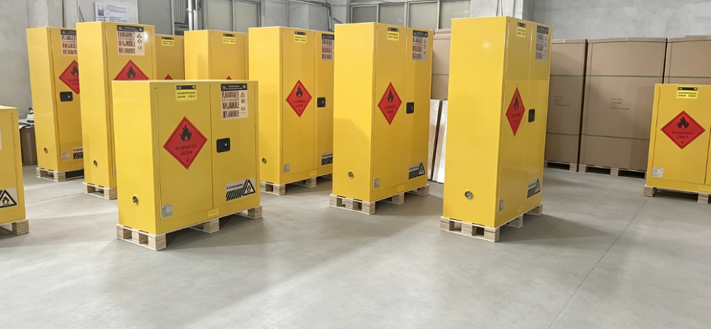Najnowsze blogi firmy Behind Every Large Order: How Does SUPER Ensure Safety Cabinet Quality and Delivery Capability?